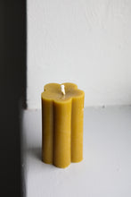 Load image into Gallery viewer, Beeswax Flower Pillar Candle