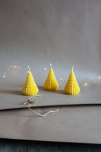 Load image into Gallery viewer, Christmas Tree Candle